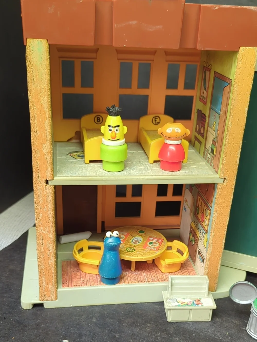 #14(1974 Fisher Price Play Family Sesame Street Little People #938 Hooper's apt